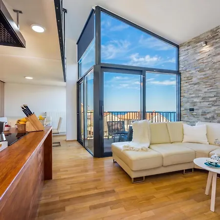 Azure Adriatic With Sea-view Balcony - Happy Lejlighed